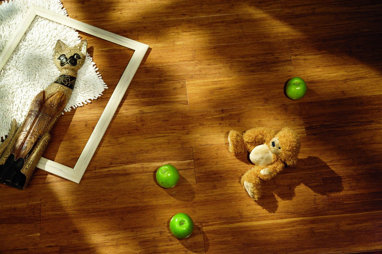 Паркетная доска Amigo Бамбук HiTech HDF Кофе 880×108×12 фото в интерьере