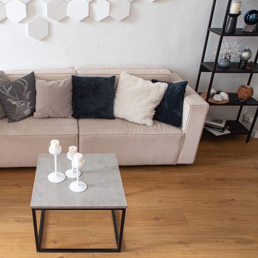 Кварцвиниловый SPC ламинат Vinilam Cork Premium Дуб Севилья 33951 1220×225×8 фото в интерьере