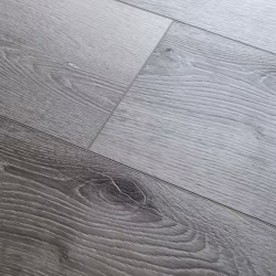 Кварцвиниловый SPC ламинат Damy Floor Family Дуб Состаренный Серый T7020-5D 1220×180×4
