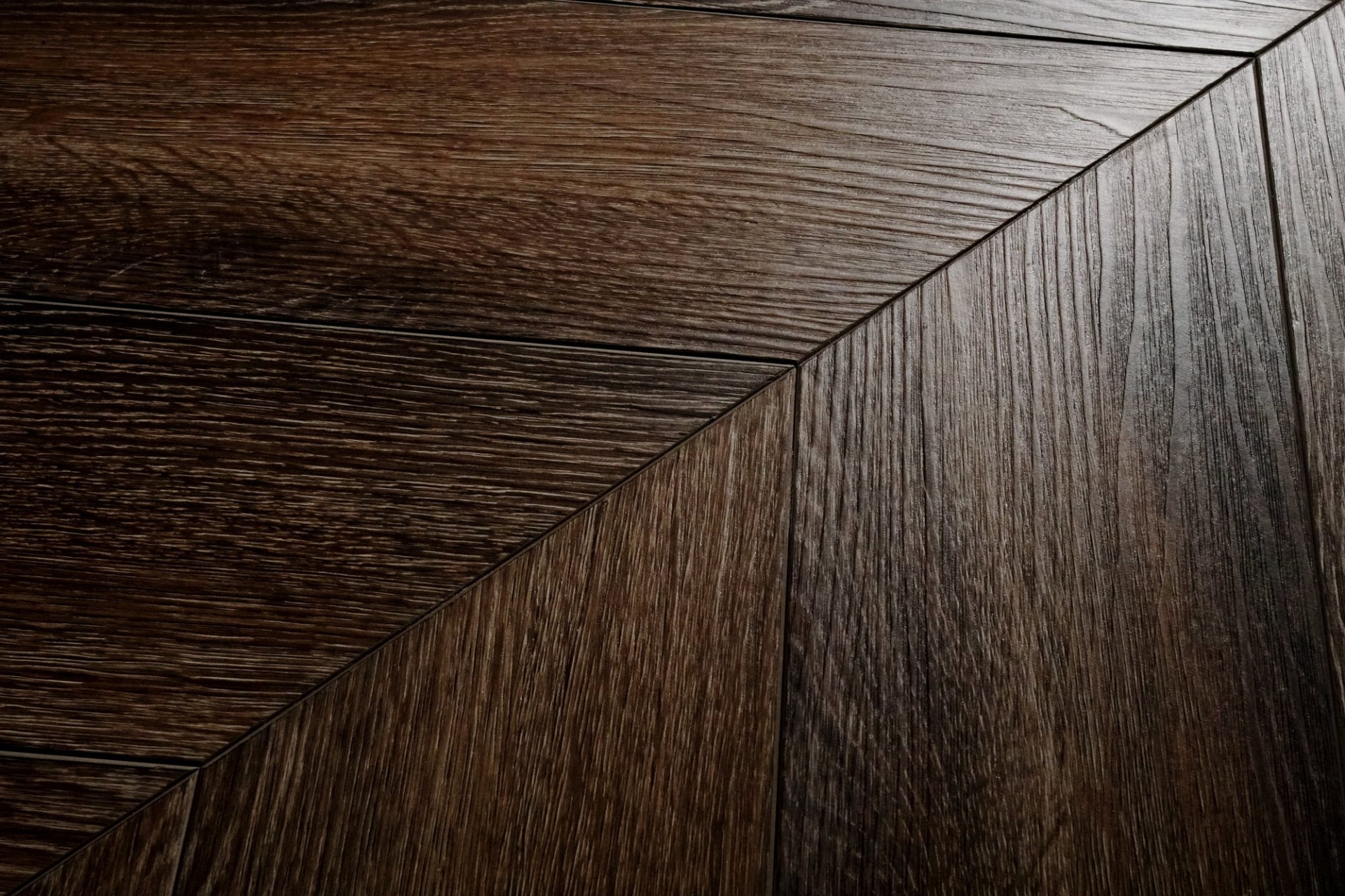 Кварцвиниловый SPC ламинат Damy Floor Chevron Лувр Louvre DF04-Ch французская елка 600×127×5