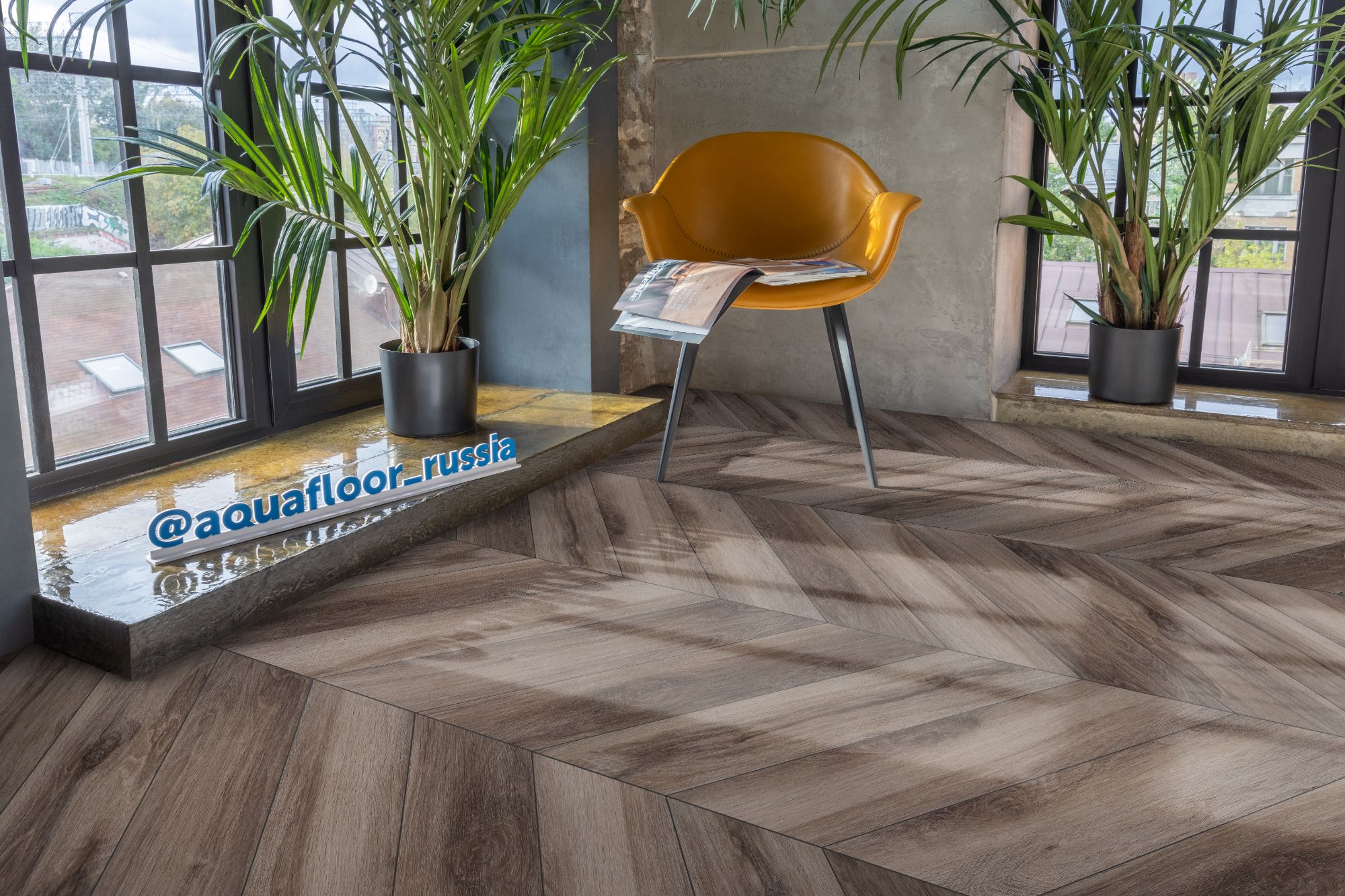 Кварцвиниловая плитка Aquafloor клеевая Parquet Chevron Glue AF2554PGCh французская елка 553,7×130,5×2,5 фото в интерьере