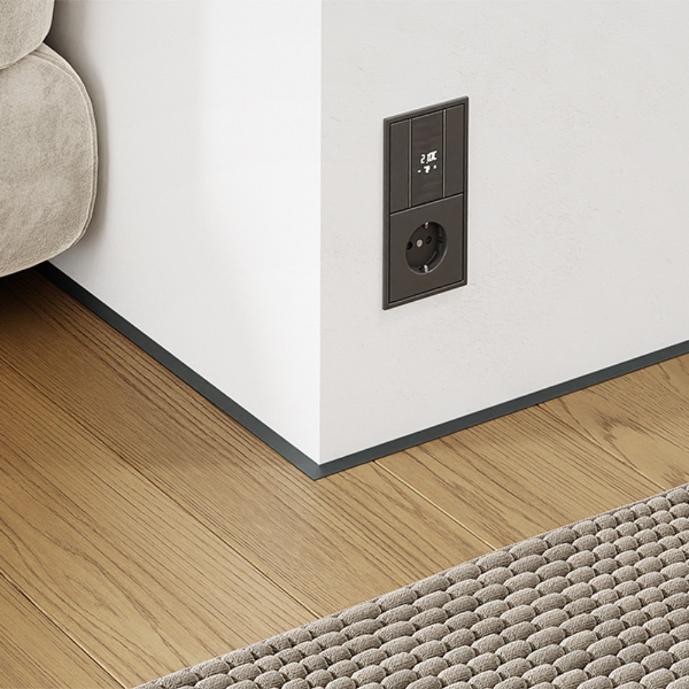 Микроплинтус алюминиевый Modern Decor Черный анодированный 53-68-56 2500×16×6