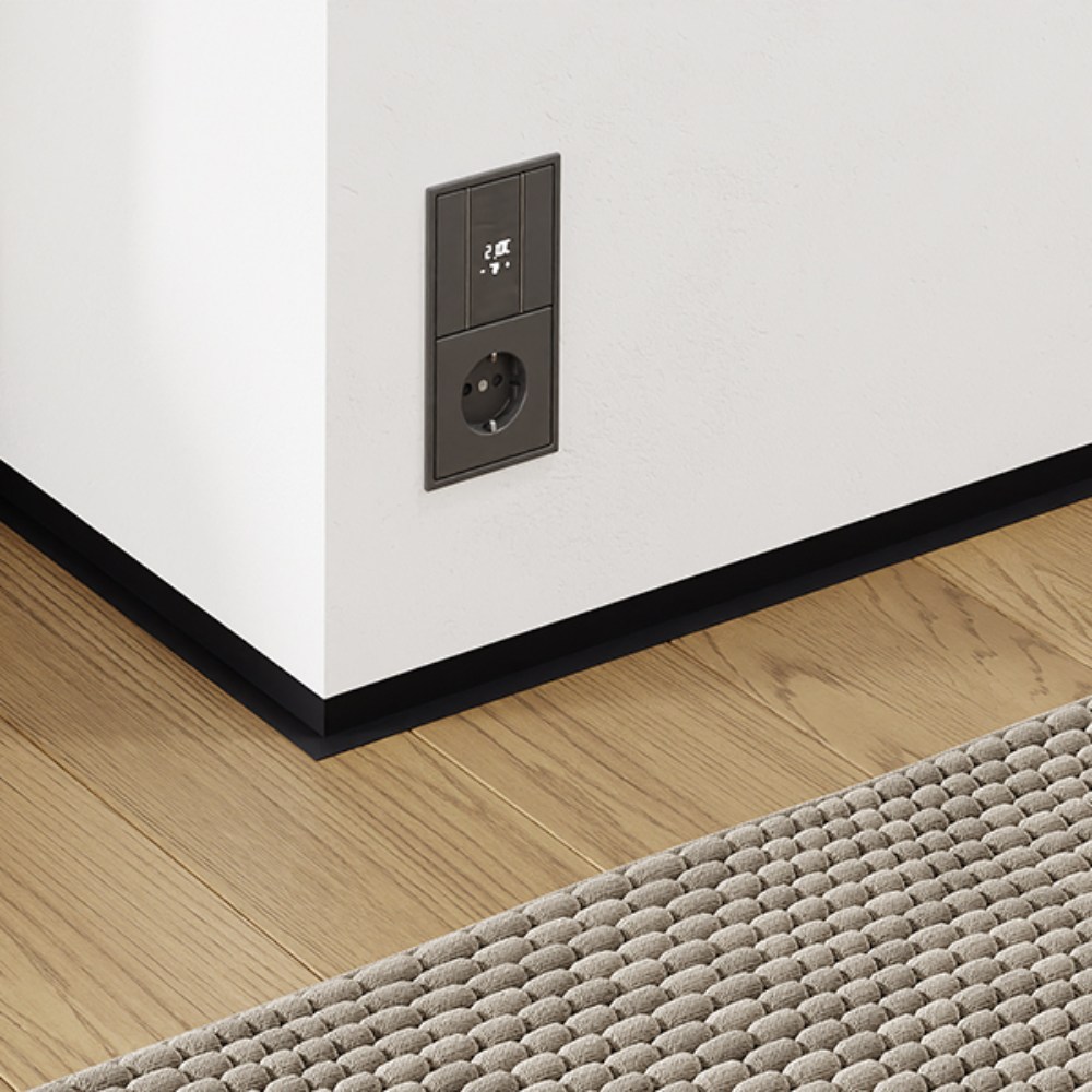 Микроплинтус алюминиевый Modern Decor RAL 9005 Черный муар 44-00-59 2500×19×16