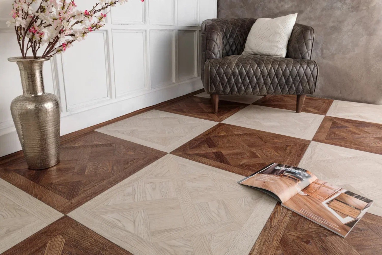 Кварцвиниловый SPC ламинат Aquafloor Versailles AF7005VS 600×600×7 фото в интерьере