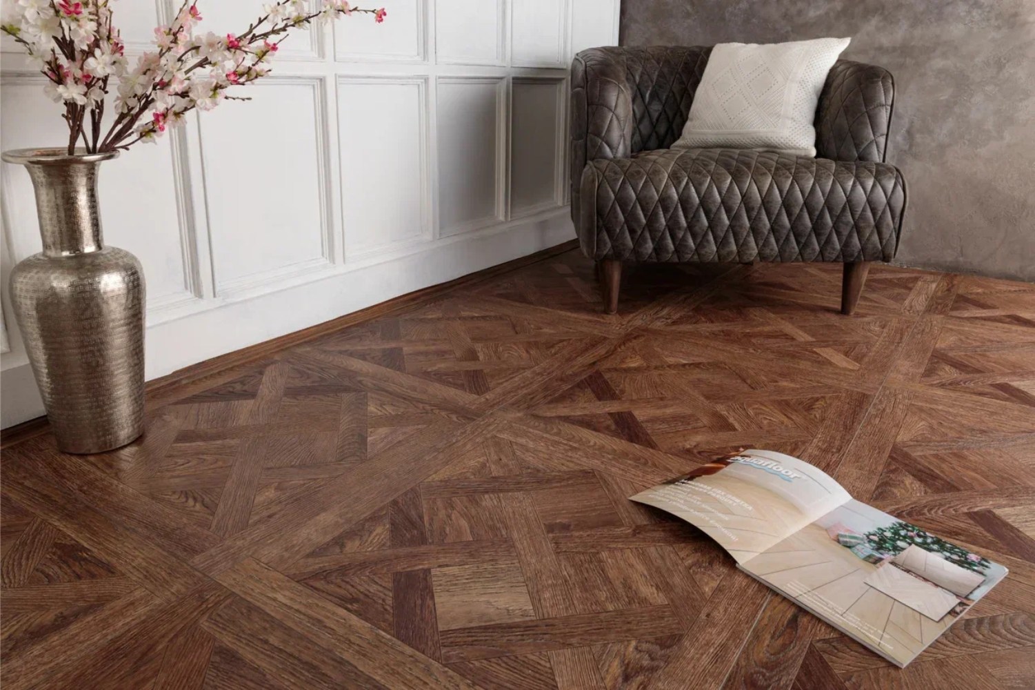 Кварцвиниловый SPC ламинат Aquafloor Versailles AF7005VS 600×600×7 фото в интерьере