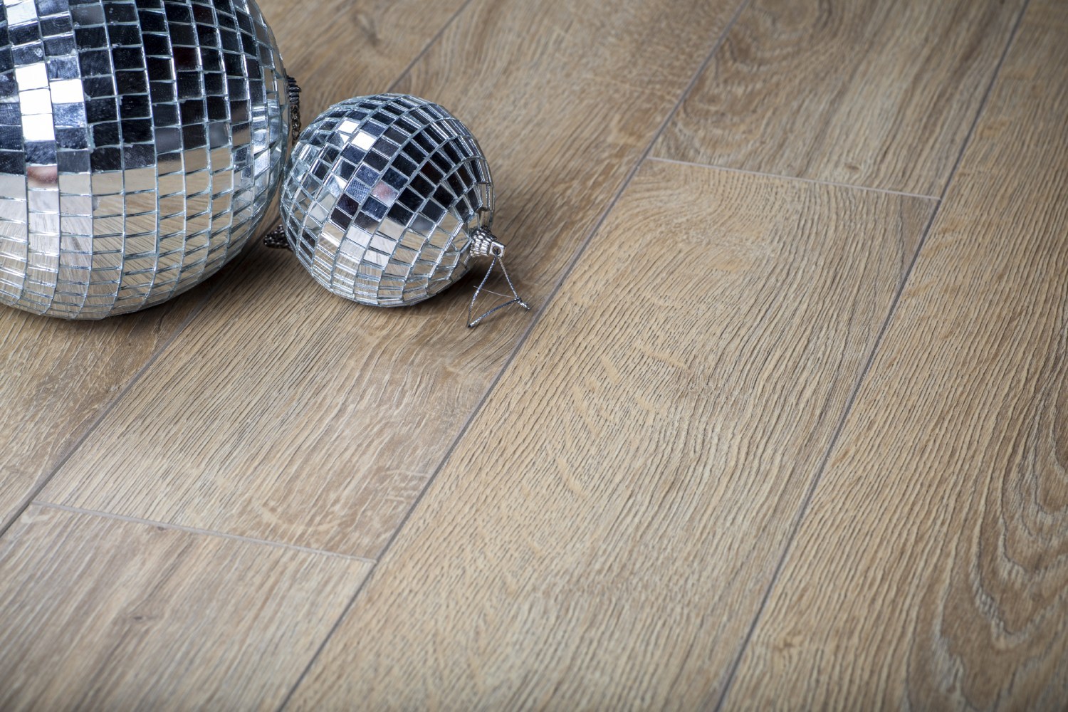 Ламинат Alsafloor Solid Medium Сансет 471 1286×122×12 фото в интерьере