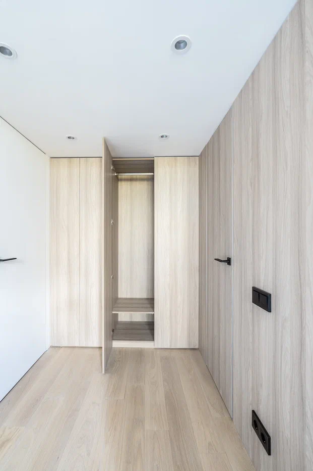 Композитная паркетная доска Quartz Parquet Классик Дуб испанский 404 400-1220×152×5 фото в интерьере