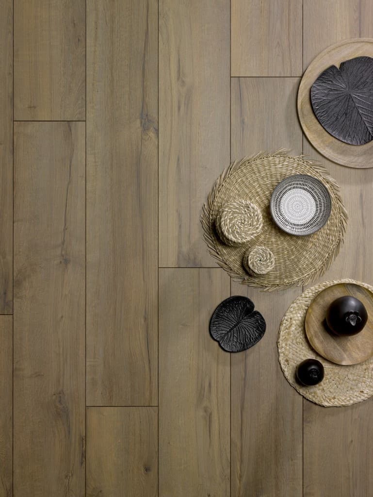 Ламинат Homflor Strong Colorado Oak 562 1286×214×12 фото в интерьере