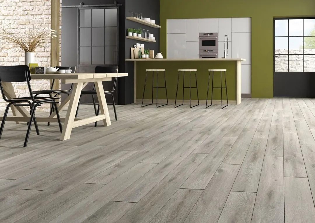 Ламинат Homflor Distingo Long Island 536 1286×172×10 фото в интерьере