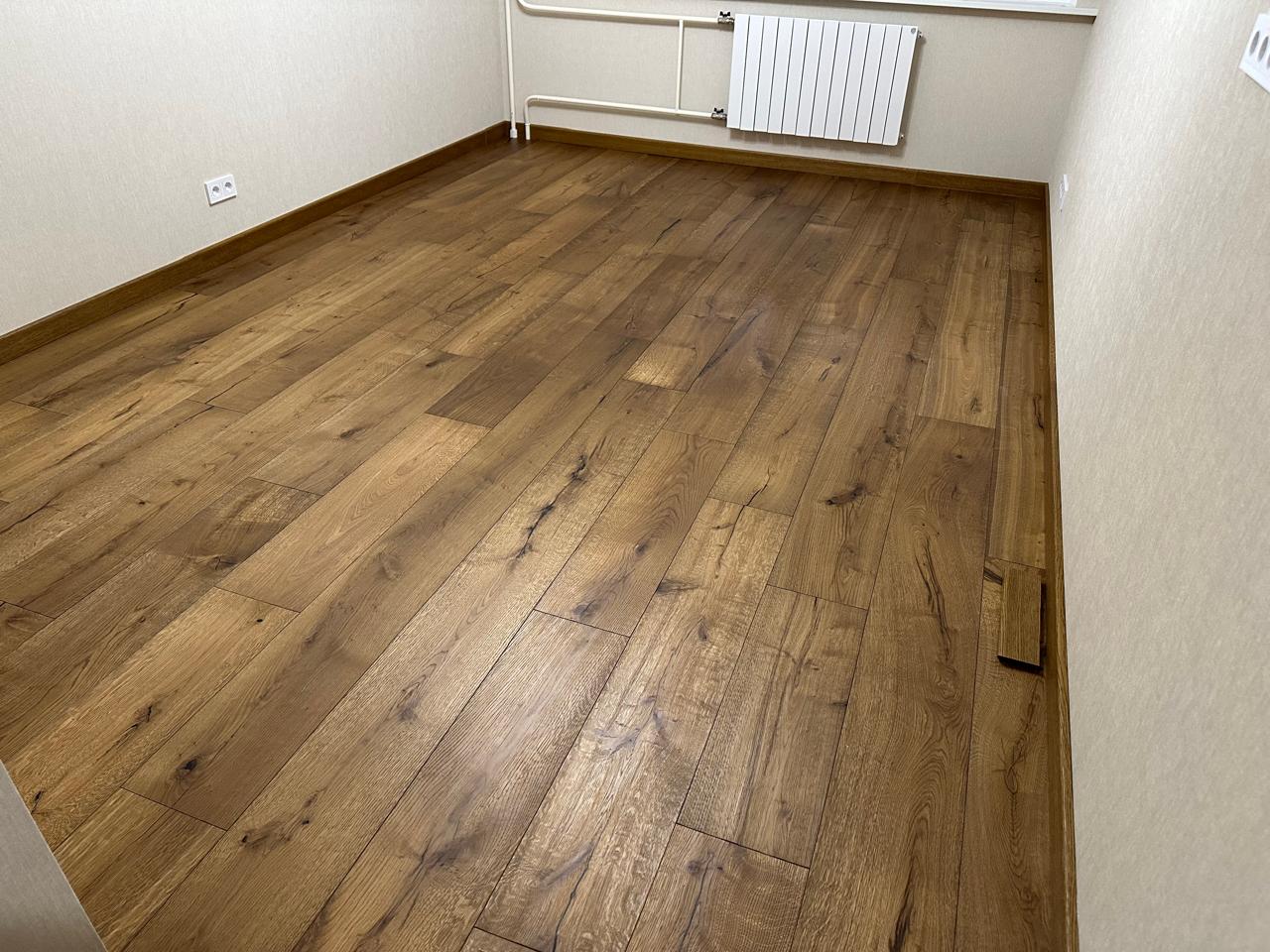 Инженерная доска HM Flooring Дуб Decor 3 millrun ECO 600-2200×240×15 фото в интерьере