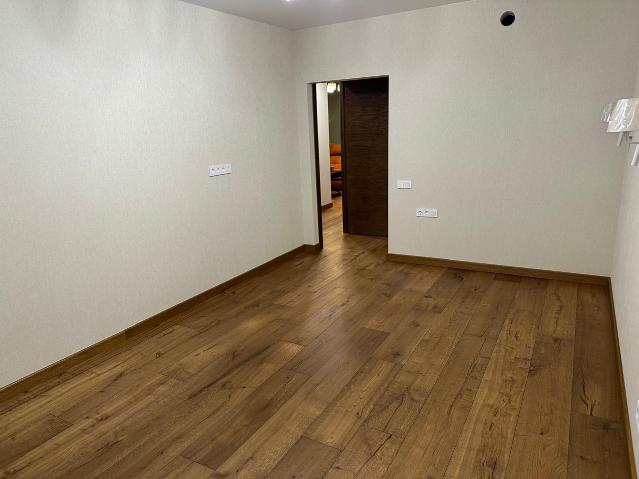 Инженерная доска HM Flooring Дуб Decor 3 millrun ECO 600-2200×240×15 фото в интерьере