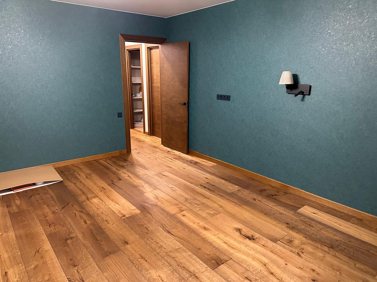 Инженерная доска HM Flooring Дуб Decor 3 millrun ECO 600-2200×240×15 фото в интерьере