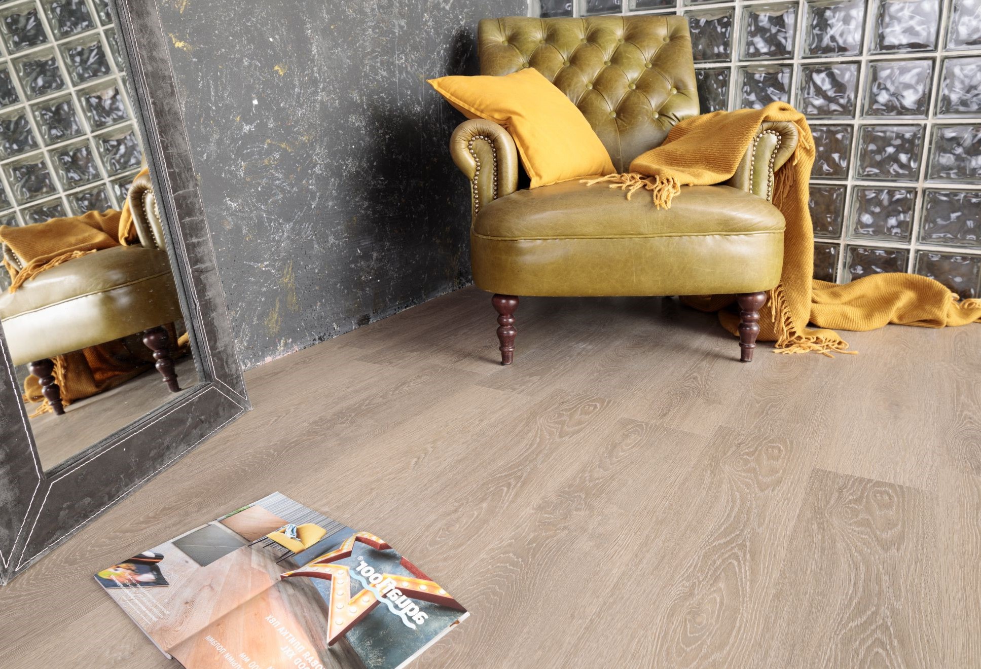 Кварцвиниловый SPC ламинат Aquafloor Quartz AF3515QV 1220×180×3,5 фото в интерьере