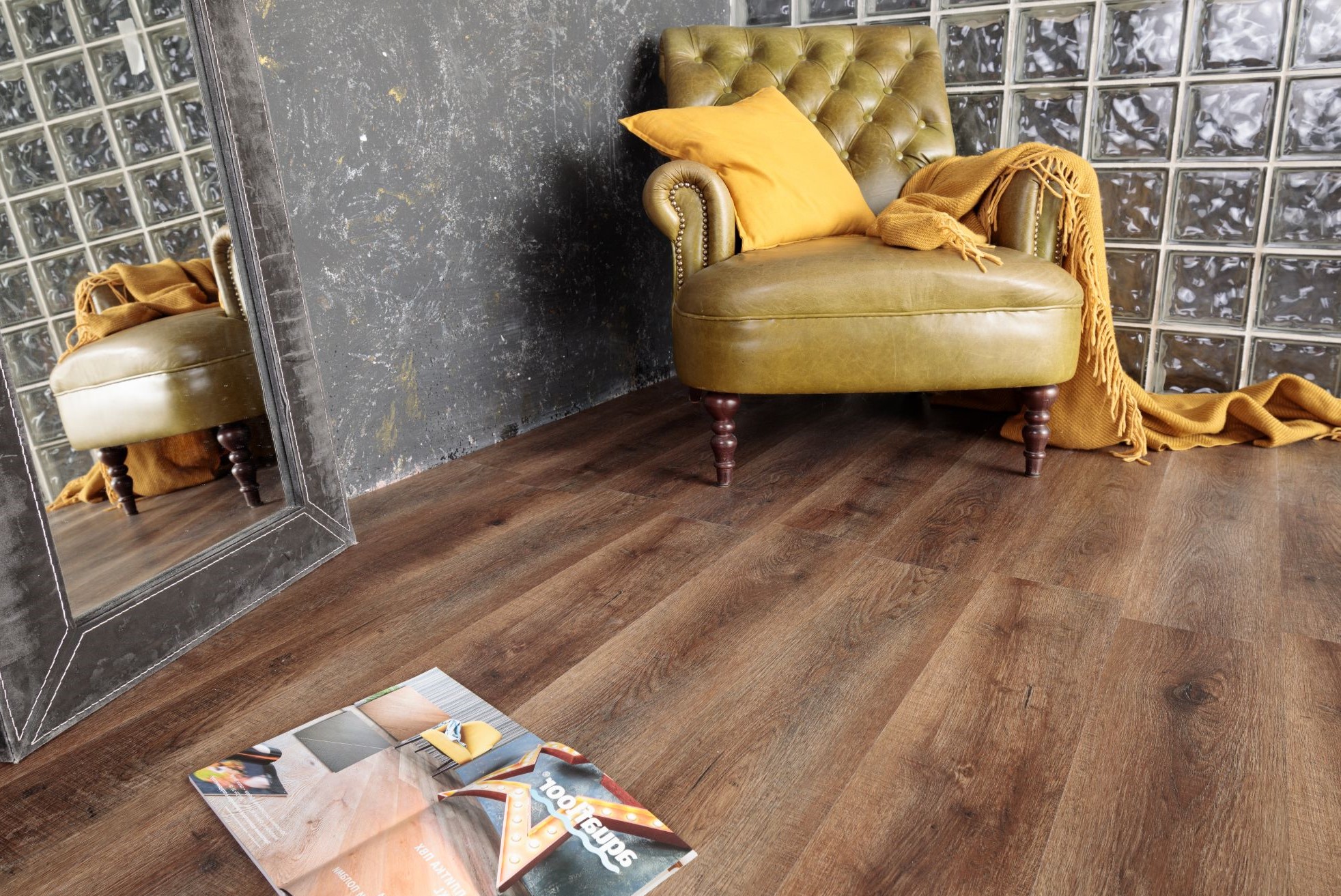 Кварцвиниловый SPC ламинат Aquafloor Quartz AF3514QV 1220×180×3,5 фото в интерьере