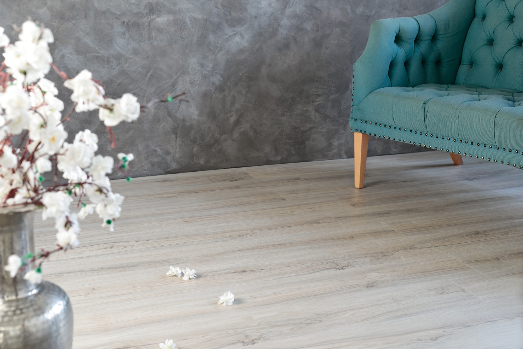 Кварцвиниловый SPC ламинат Aquafloor Quartz AF3504QV 1220×180×3,5 фото в интерьере