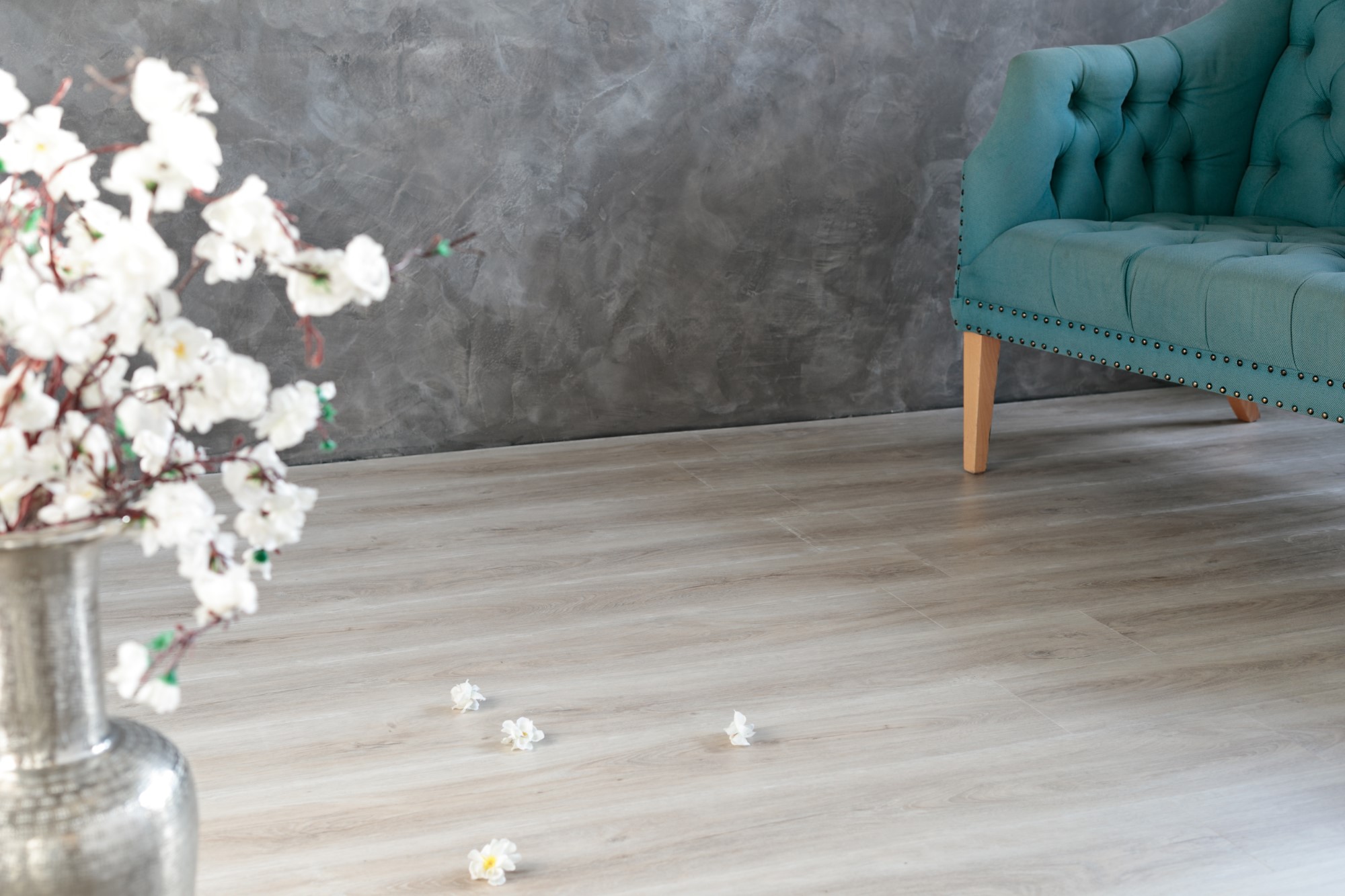 Кварцвиниловый SPC ламинат Aquafloor Quartz AF3503QV 1220×180×3,5 фото в интерьере