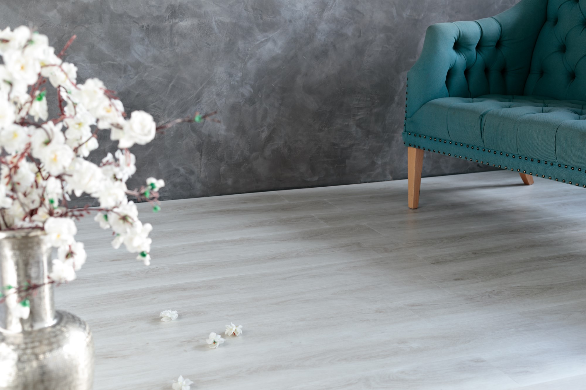 Кварцвиниловый SPC ламинат Aquafloor Quartz AF3502QV 1220×180×3,5 фото в интерьере