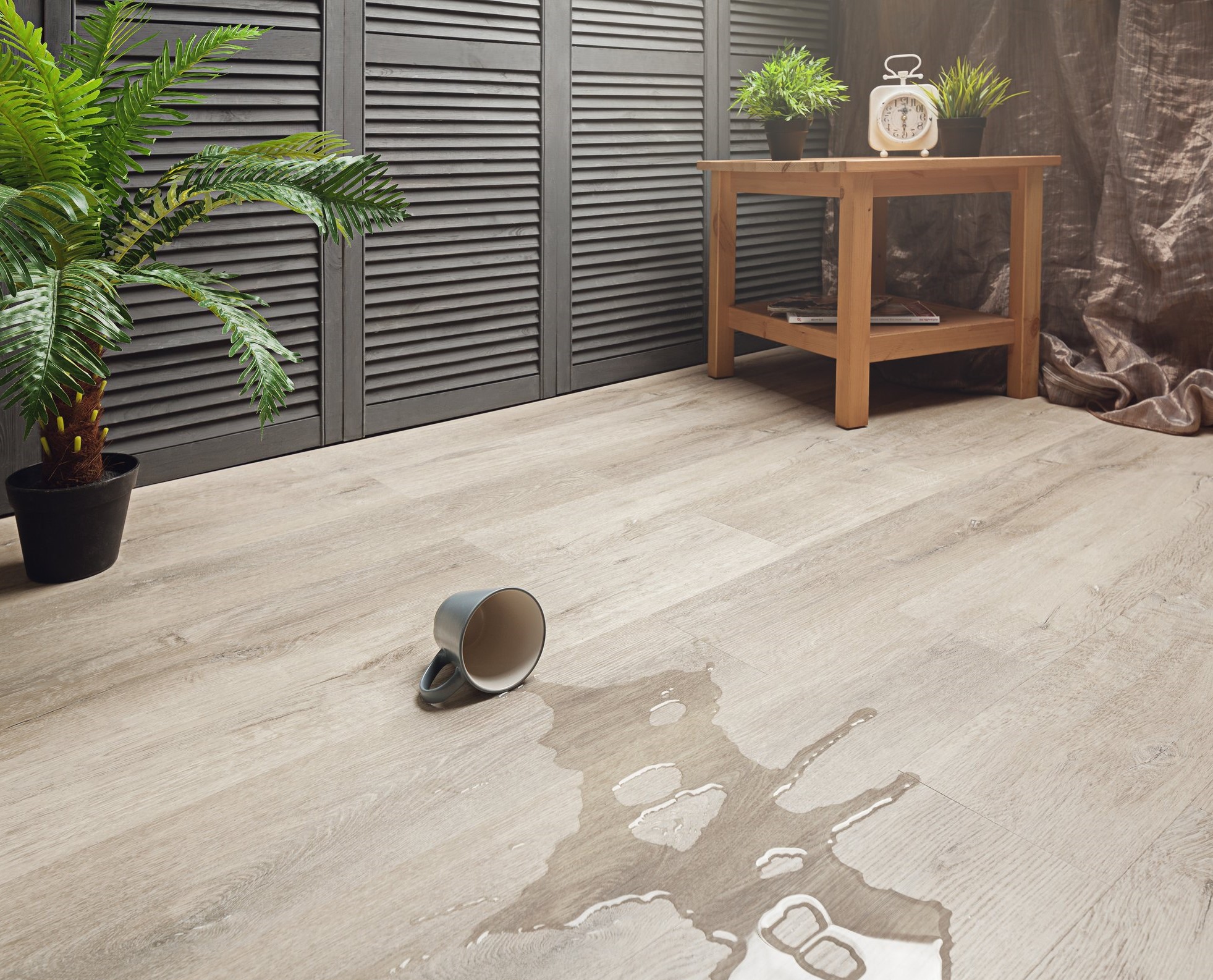 Кварцвиниловый SPC ламинат Aquafloor RealWood AF6031 1220×178×6 фото в интерьере