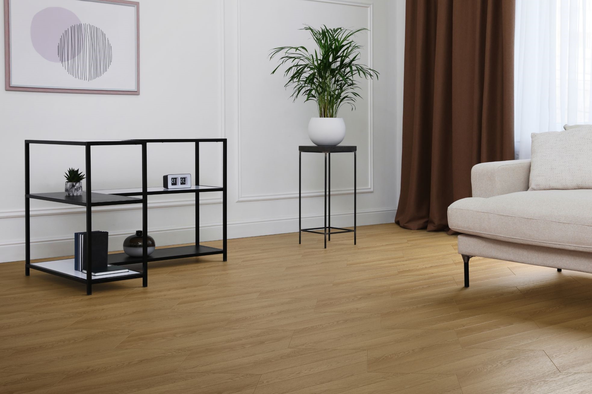 Кварцвиниловый SPC ламинат Aquafloor Chevron Premium AF7018CVR французская ёлка 690×120×6,5 фото в интерьере