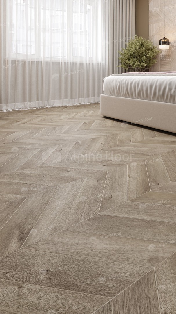 Кварцвиниловая плитка Alpine Floor клеевая Chevron Alpine LVT Дуб Натуральный отбеленный Chevron ECO 20-3 французская елка 555×127×2,5 фото в интерьере