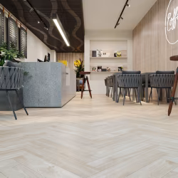 Кварцвиниловый SPC ламинат Cronafloor Herringbone Дуб Ницца H002 венгерская елка 640×128×4,5