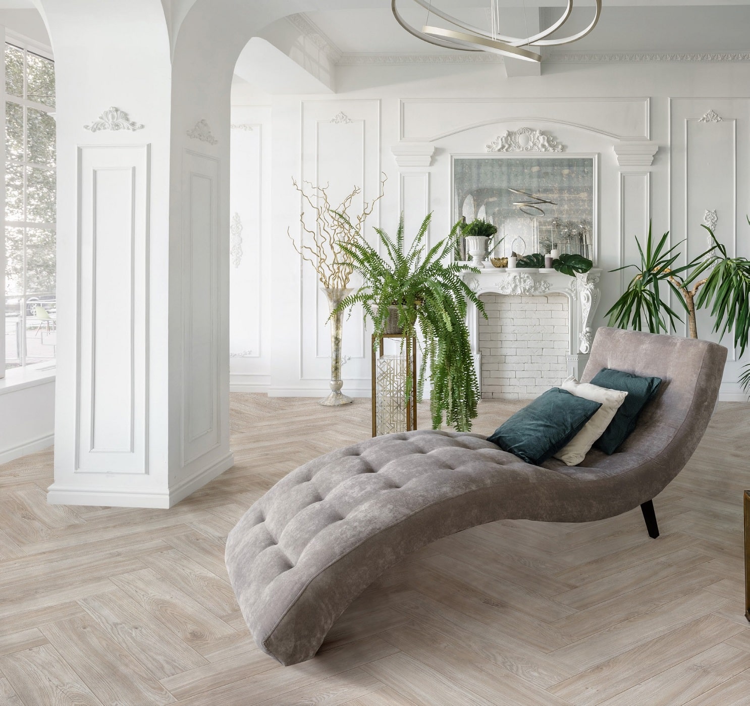 Кварцвиниловый SPC ламинат Cronafloor Herringbone Дуб Ницца H002 венгерская елка 640×128×4,5 фото в интерьере