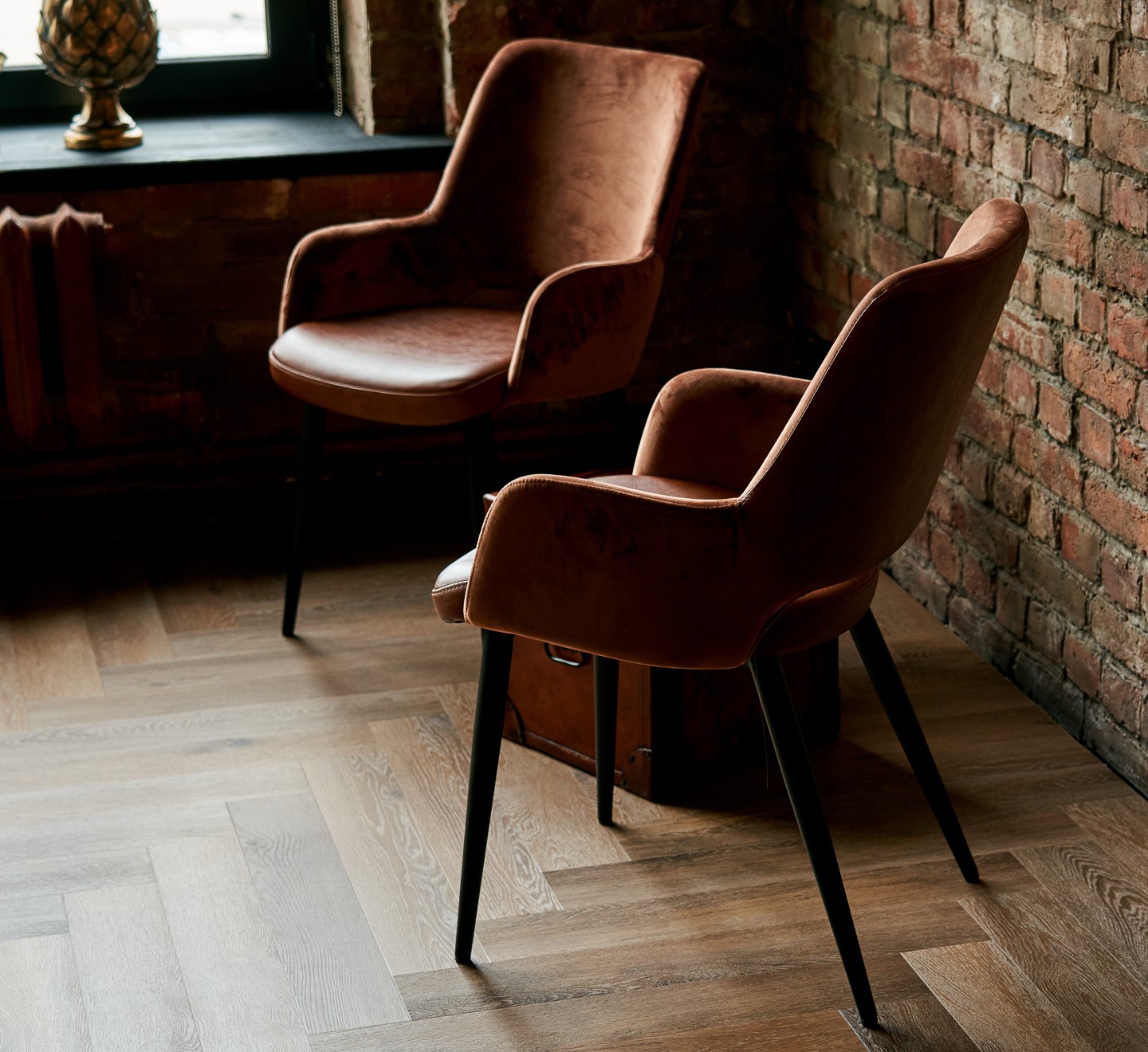 Кварцвиниловая плитка Vinilam клеевая Parquet Herringbone Glue Паркет Венецианский GD11199 венгерская елка 762×152,4×2,5 фото в интерьере