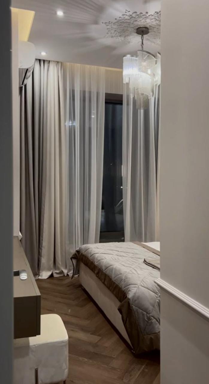 Кварцвиниловая плитка Vinilam клеевая Parquet Herringbone Glue Паркет Венецианский GD11199 венгерская елка 762×152,4×2,5 фото в интерьере