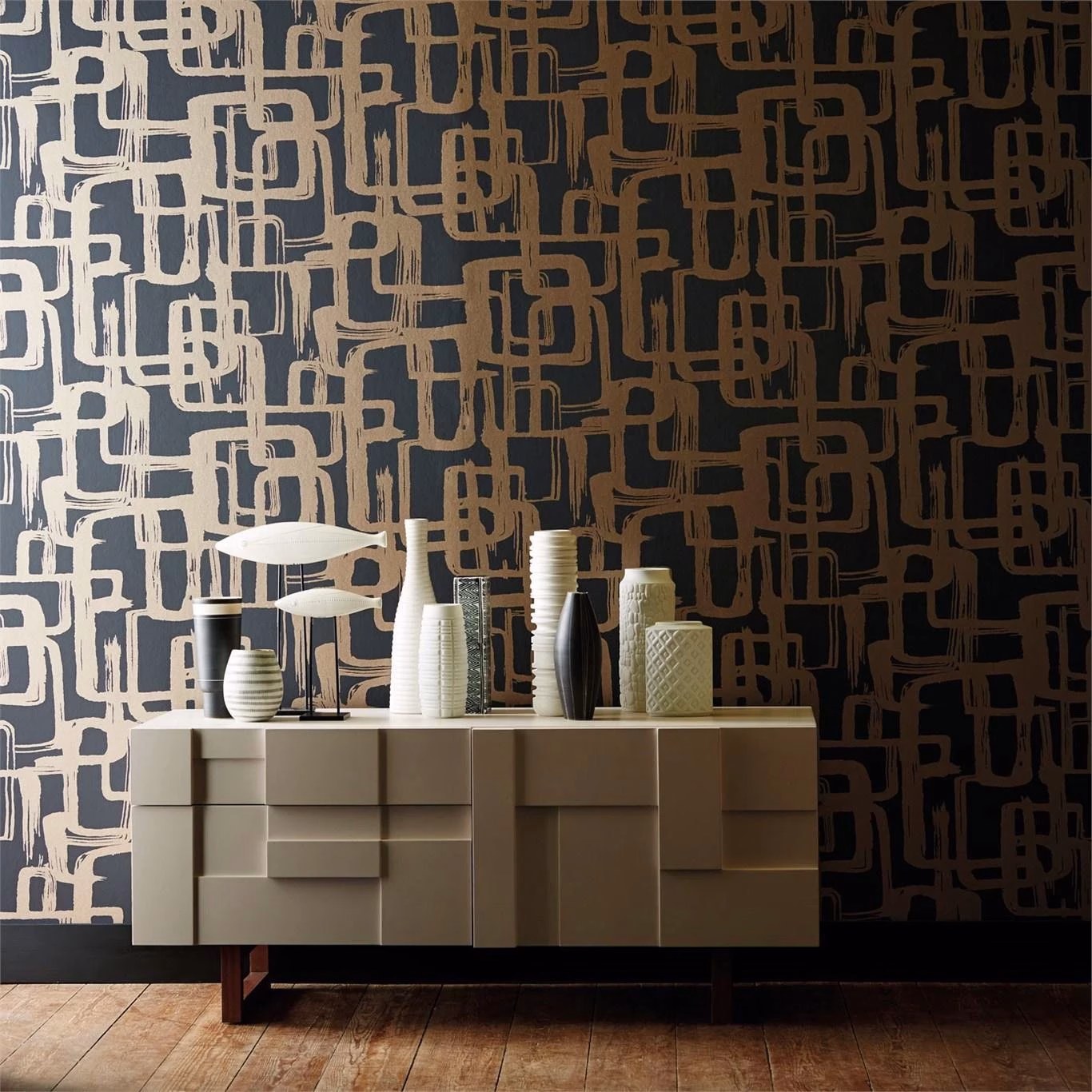 Обои Harlequin Colour 1 Asuka Gold/Onyx 110906 10,05×0,52 фото в интерьере