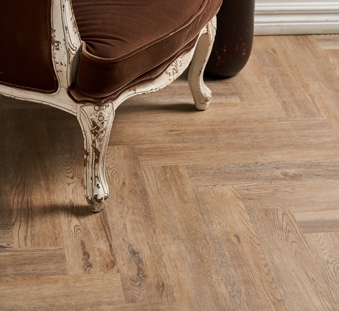 Кварцвиниловая плитка Vinilam клеевая Parquet Herringbone Glue Паркет Северный GD11133 венгерская елка 762×152,4×2,5 фото в интерьере