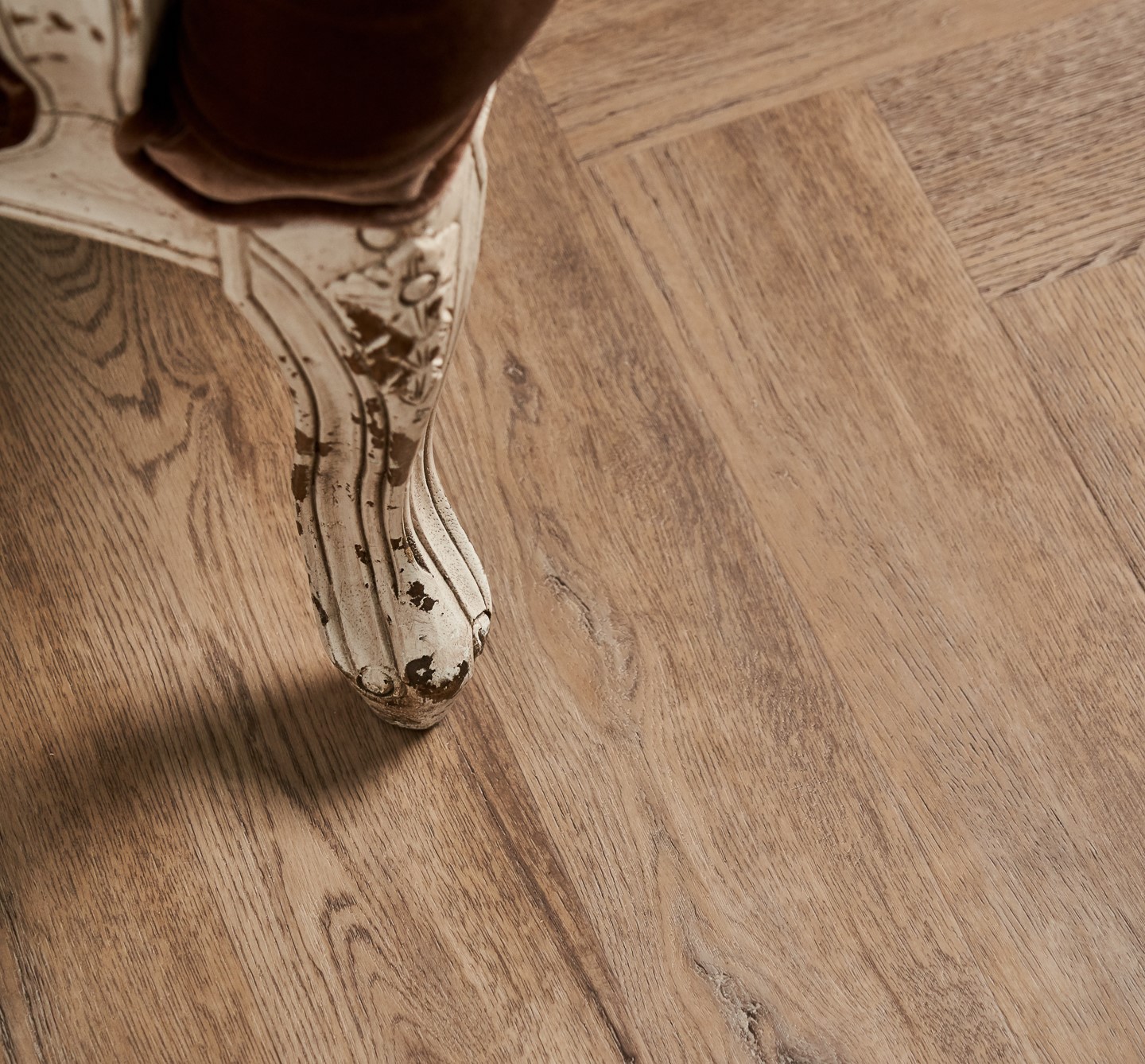 Кварцвиниловая плитка Vinilam клеевая Parquet Herringbone Glue Паркет Северный GD11133 венгерская елка 762×152,4×2,5 фото в интерьере