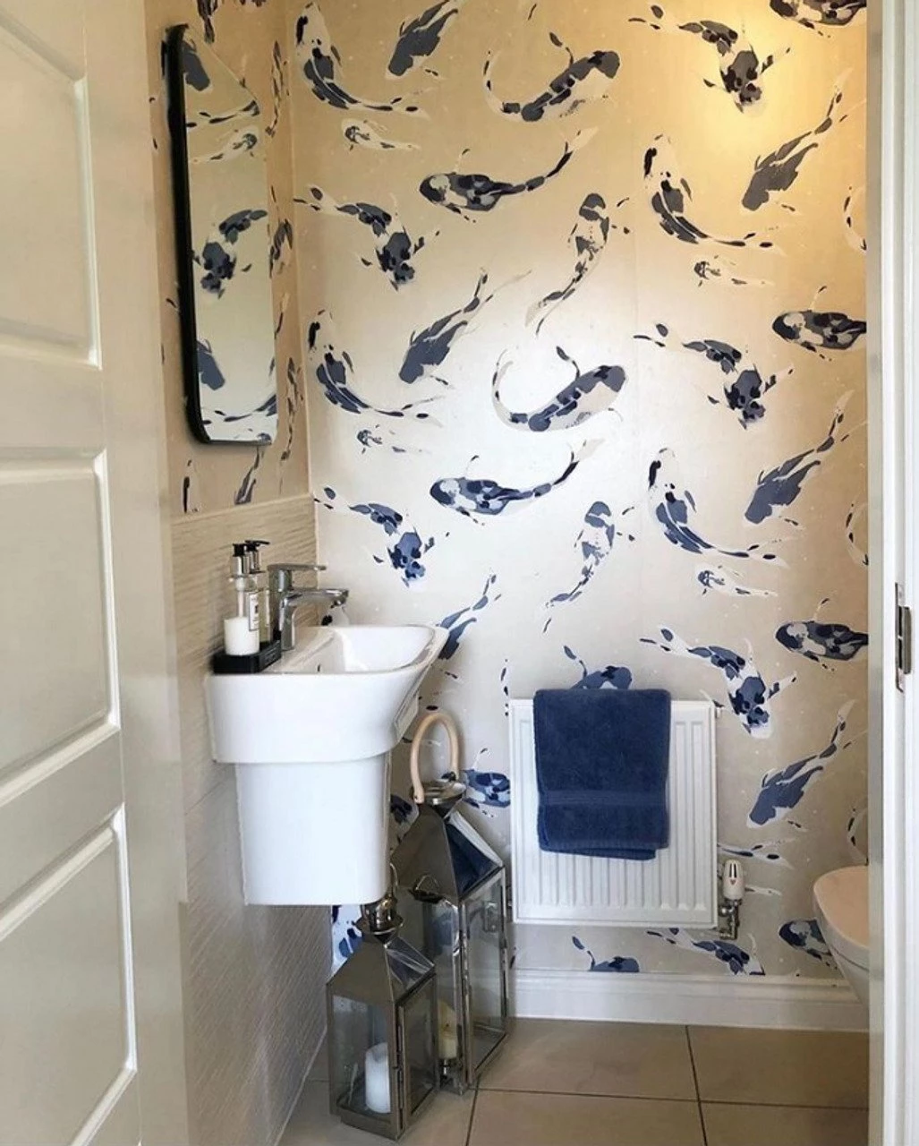 Обои Harlequin Colour 4 Koi Indigo 110902 10,05×0,686 фото в интерьере