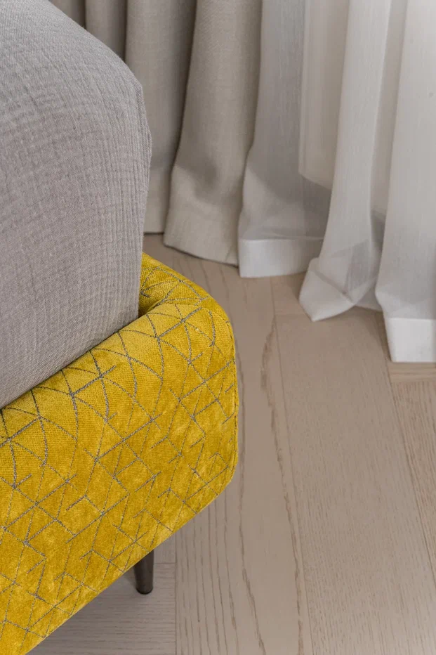 Композитная паркетная доска Quartz Parquet Штучный паркет Дуб Песочный 44-408 венгерская елка 400×100×5 фото в интерьере