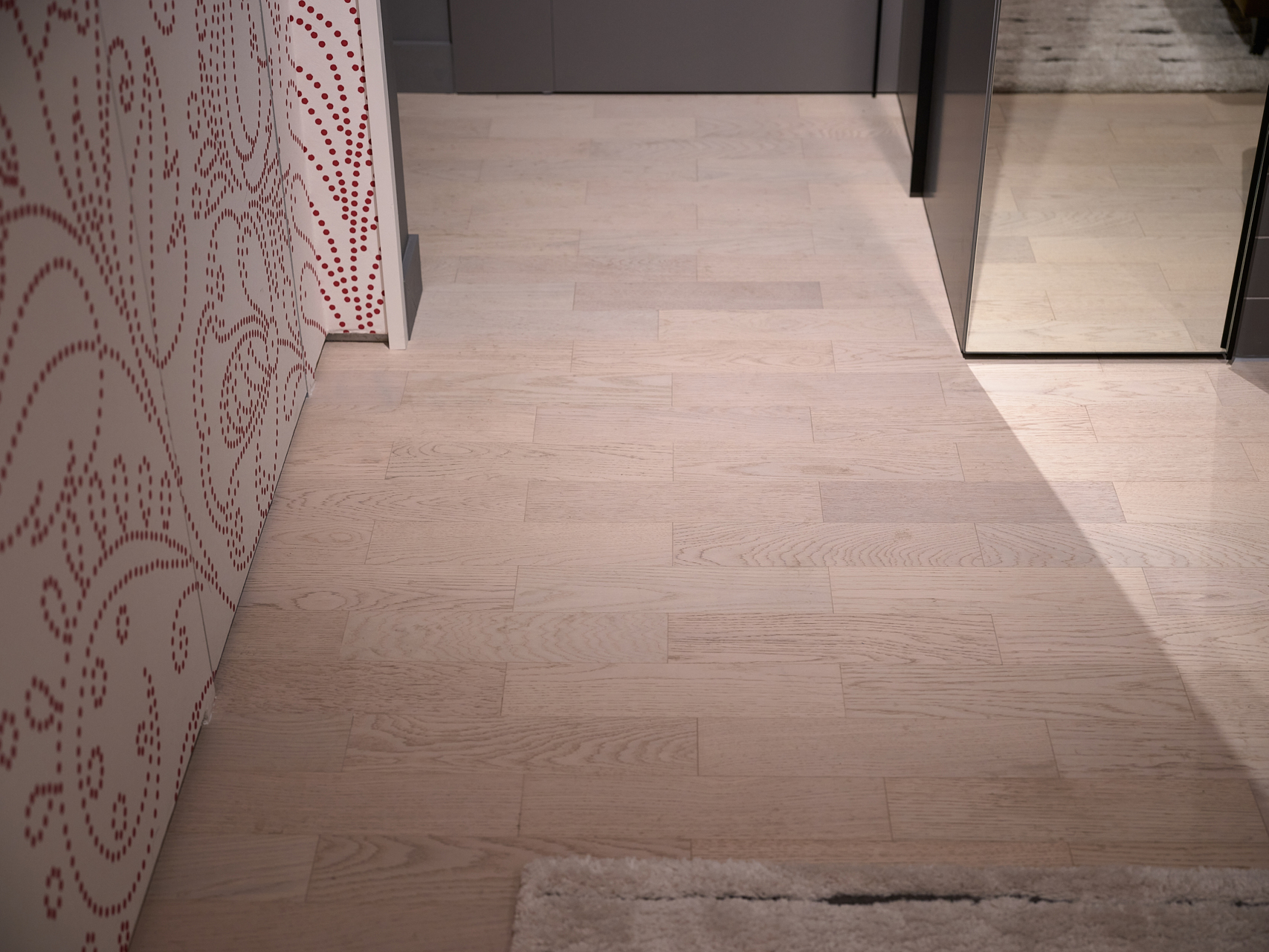 Композитная паркетная доска Quartz Parquet Штучный паркет Дуб Песочный 44-408 венгерская елка 400×100×5 фото в интерьере