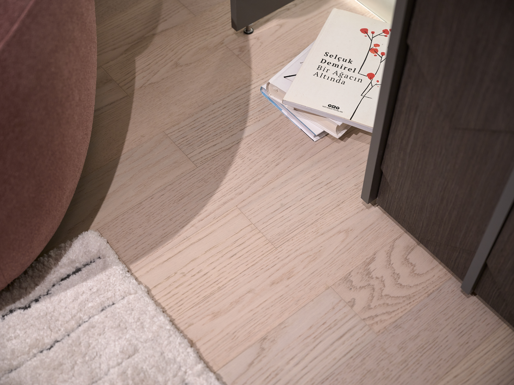 Композитная паркетная доска Quartz Parquet Штучный паркет Дуб Песочный 44-408 венгерская елка 400×100×5 фото в интерьере