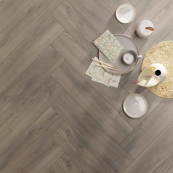 Ламинат Alsafloor Herringbone Ulysse 708 венгерская елка 644×143×8