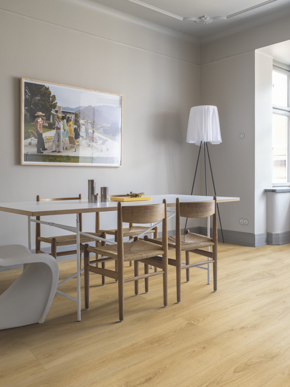 Кварцвиниловый SPC ламинат Pergo Glomma Pad Pro Дуб Характерный Натуральный V4431-40306 1494×209×6 фото в интерьере