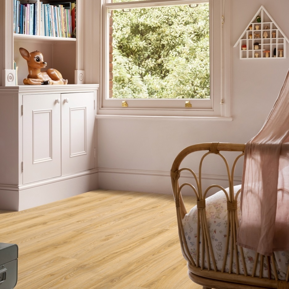 Кварцвиниловая плитка Moduleo клеевая Roots Blackjack Oak 22220 1320×196×2,5 фото в интерьере