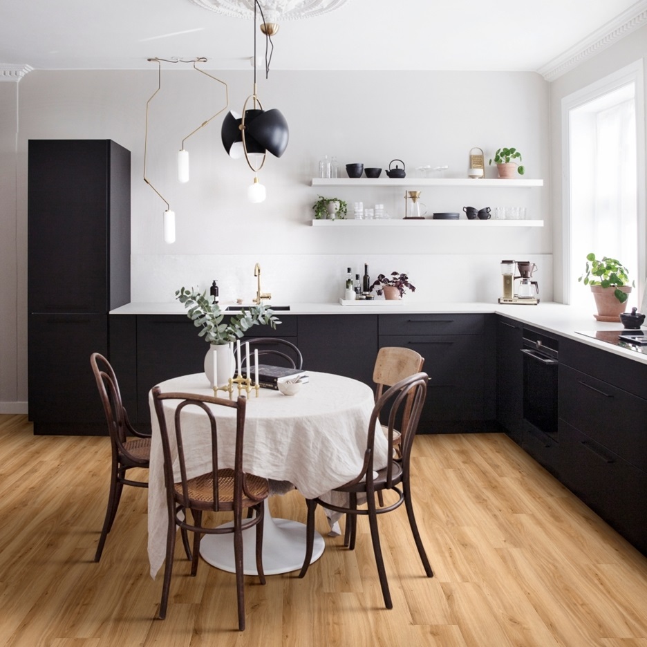 Кварцвиниловая плитка Moduleo клеевая Classic Oak 24837 1320×196×2,35 фото в интерьере