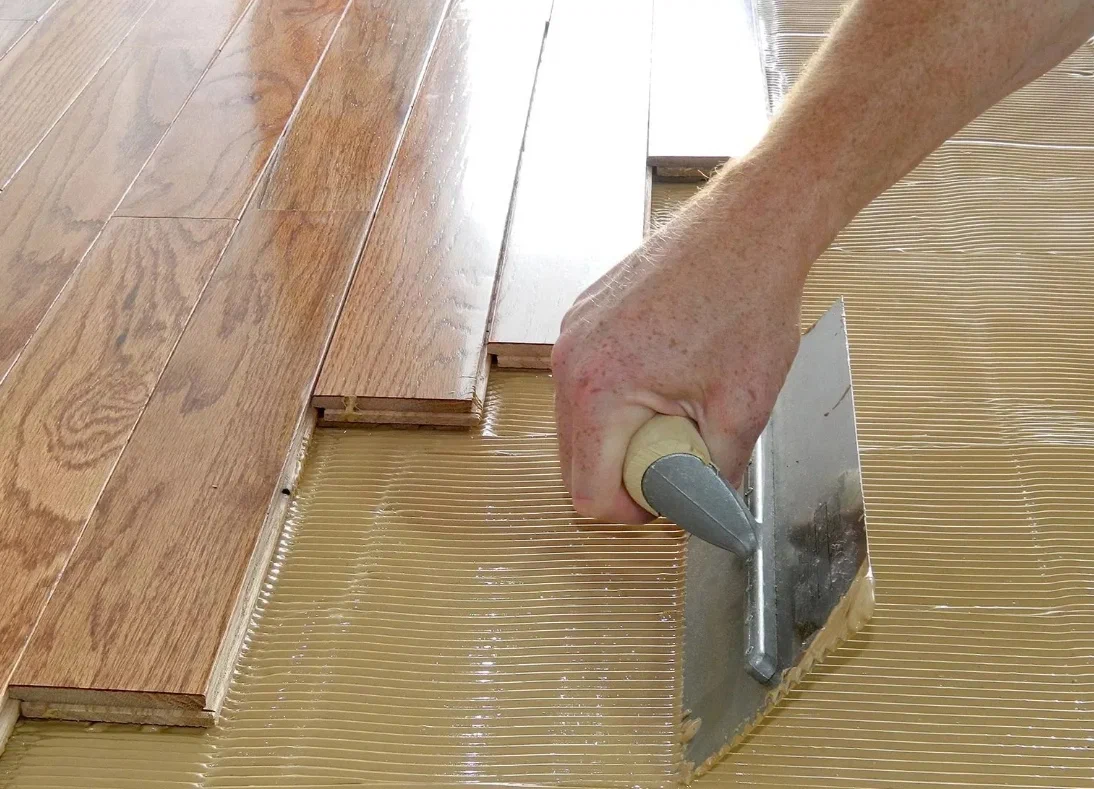 Укладка палубная паркетной и инженерной доски на клей