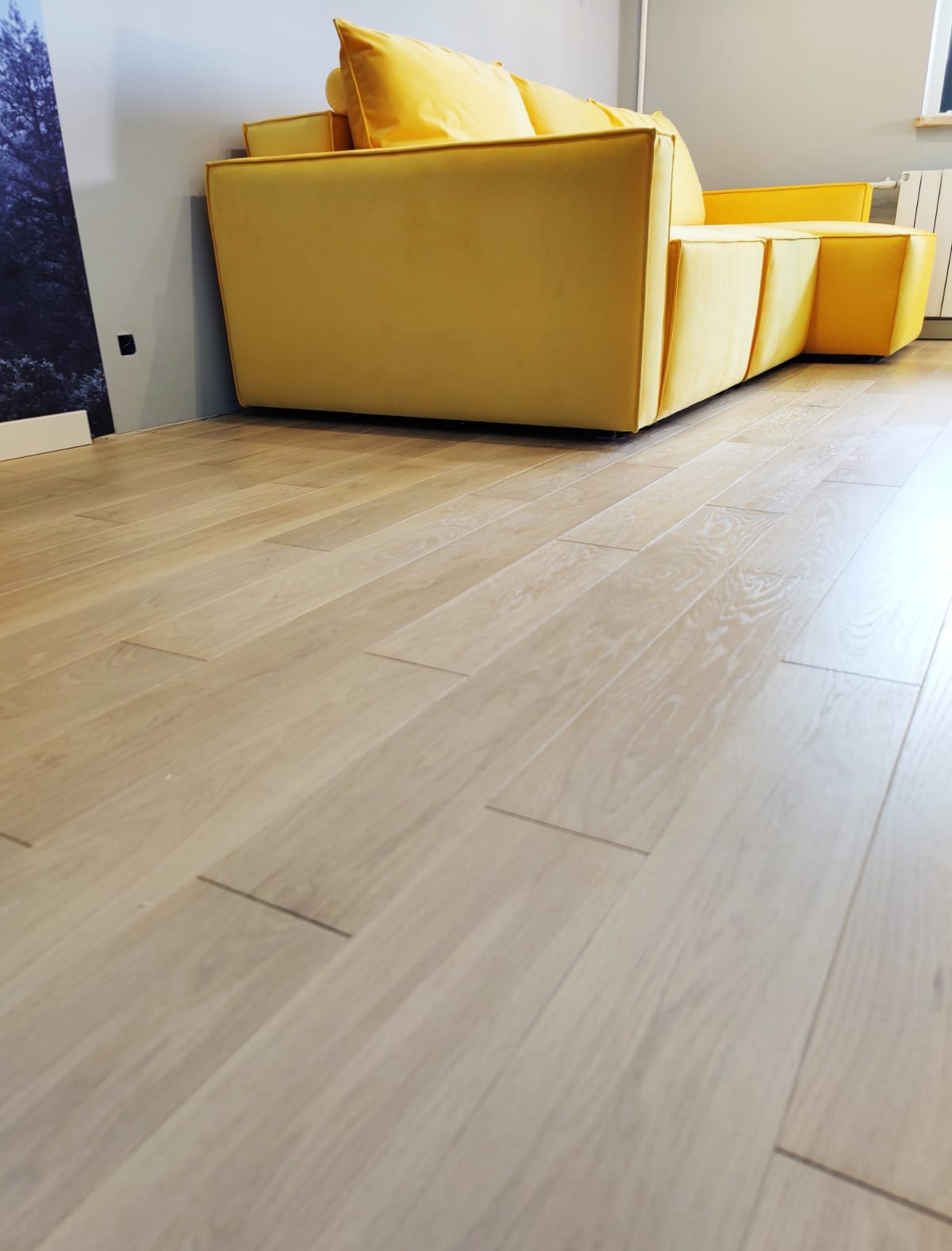 Инженерная доска Gran Parte 002 Дуб Альпина Alpina 001 селект 500-1400×155×15 фото в интерьере