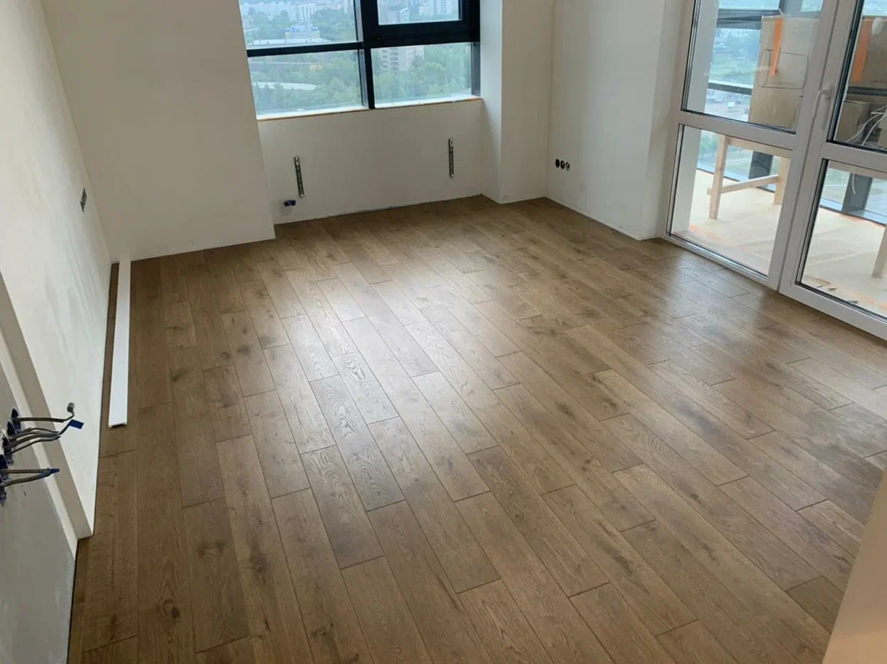 Инженерная доска Gran Parte Дуб Амбра Ambra 012 классик 500−1400×155×15 фото в интерьере