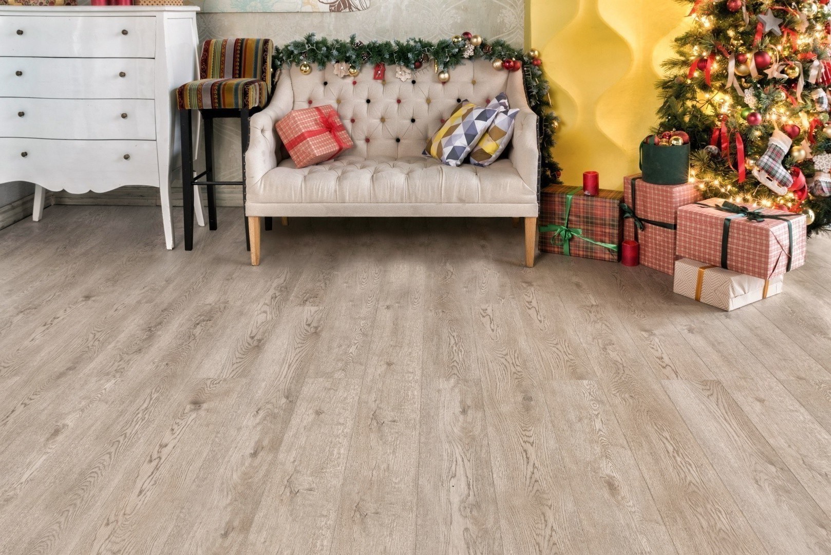 Кварцвиниловая плитка Alpine Floor клеевая Grand Sequoia LVT Лавр ECO 11-402 1219,2×184,15×2,5 фото в интерьере