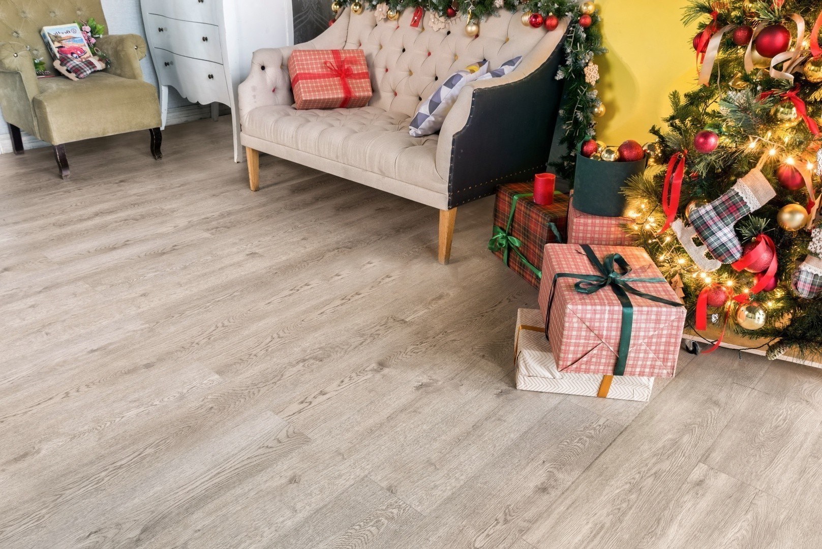 Кварцвиниловая плитка Alpine Floor клеевая Grand Sequoia LVT Лавр ECO 11-402 1219,2×184,15×2,5 фото в интерьере