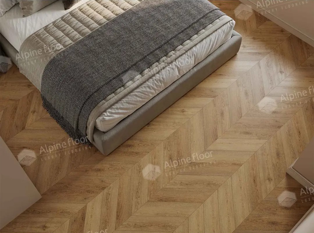 Кварцвиниловый SPC ламинат Alpine Floor Chevron Alpine Дуб Буна ECO 18-15 французская елка 600×127×5 фото в интерьере
