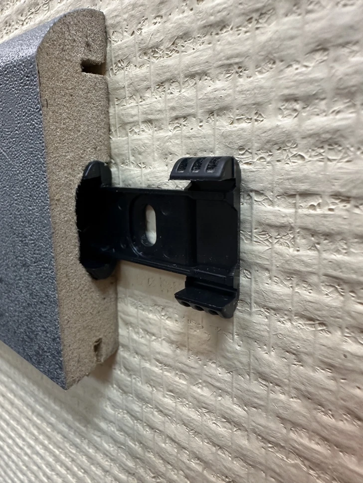 Крепления для МДФ плинтусов TeckWood с уплотнителем, 30 шт