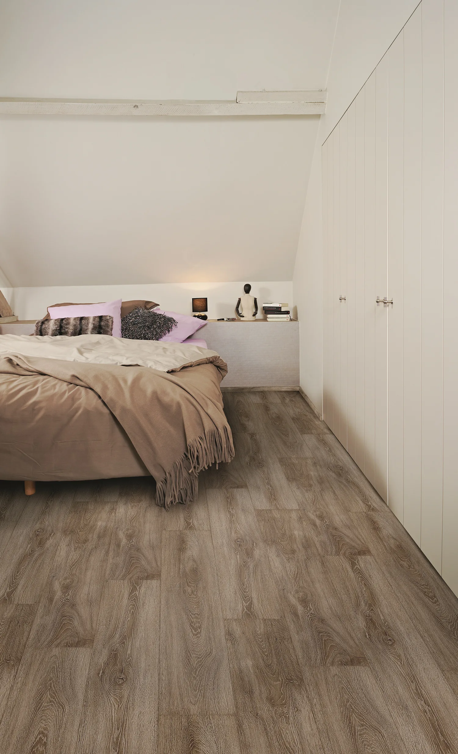 Ламинат AlixFloor City Line Дуб Портовый Беленый ALX509 1261×133×12 фото в интерьере