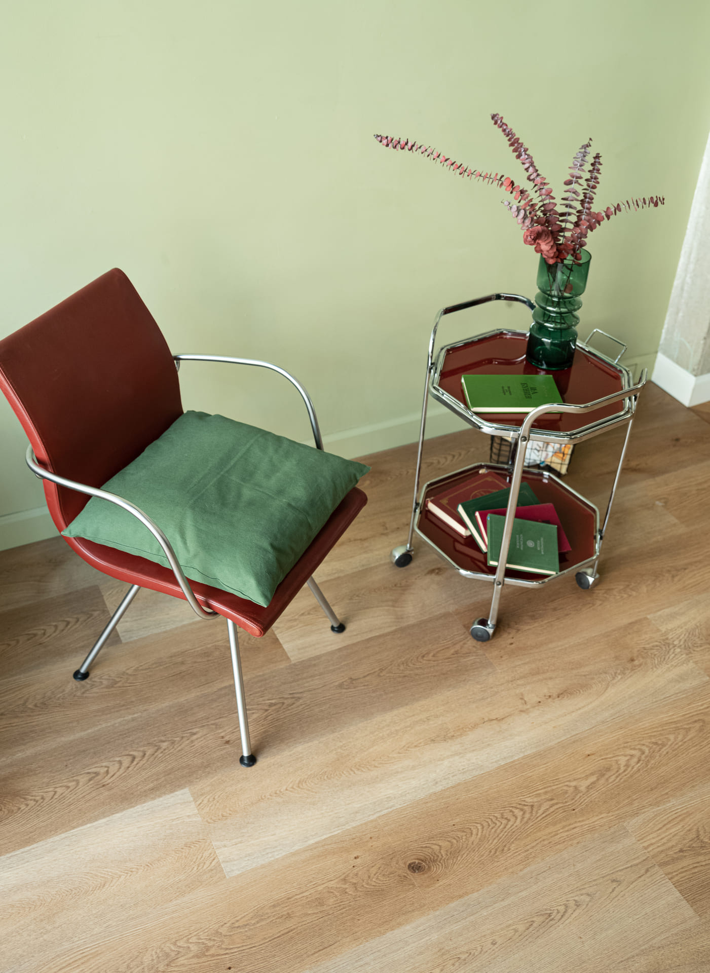 Кварцвиниловый SPC ламинат Vinilam Vinipol Дуб Портофино 7895-EIR 1220×228×6 фото в интерьере