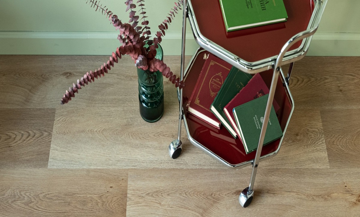 Кварцвиниловая плитка Vinilam клеевая Vinipol Glue Дуб Портофино 7895-EIR 1219,6×228,6×2 фото в интерьере