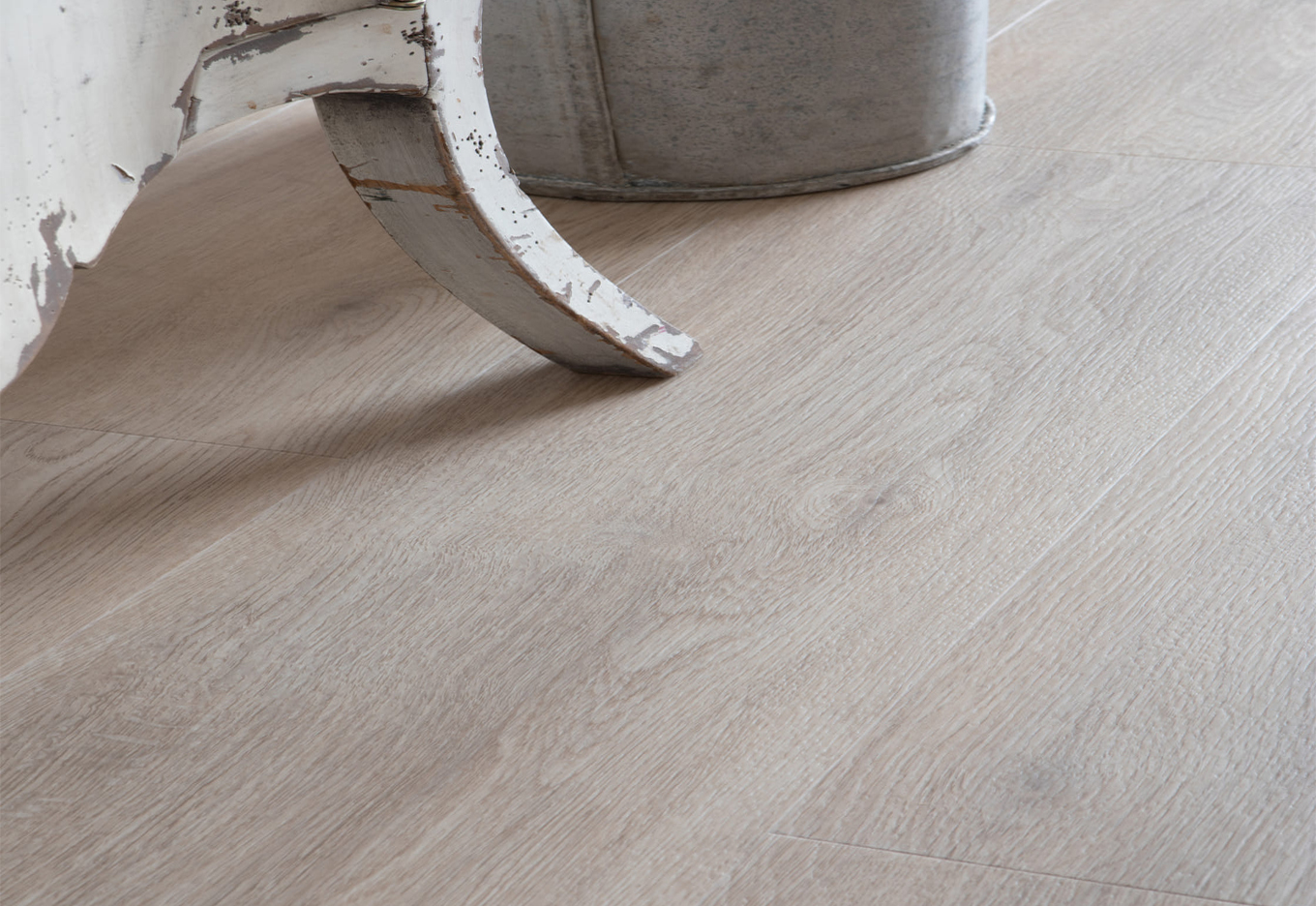 Кварцвиниловая плитка Vinilam клеевая Vinipol Glue Дуб Мира 8844-EIR 1219,6×228,6×2 фото в интерьере